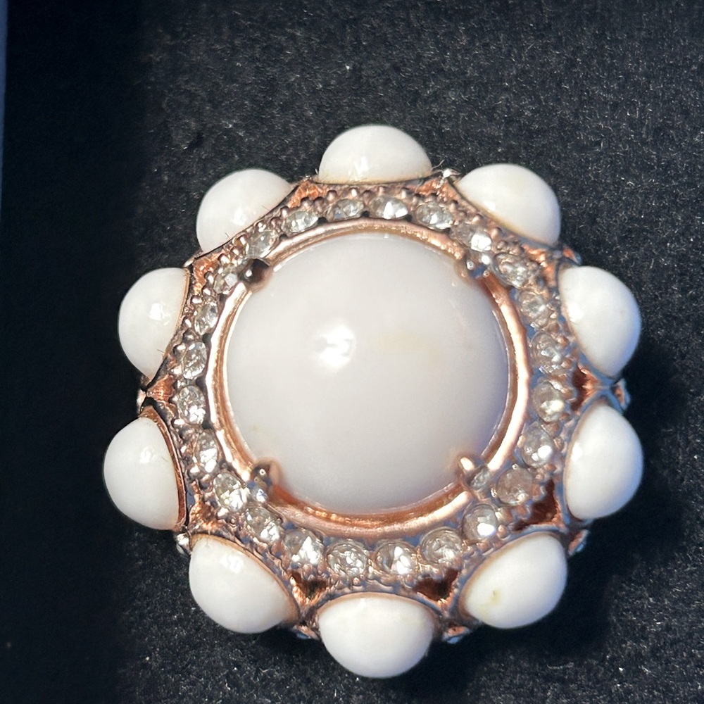 JTV WHITE AGATE & RHINESTONE COCKTAIL RING NEVER WORN.  Beautiful Rose Gold 7.5
